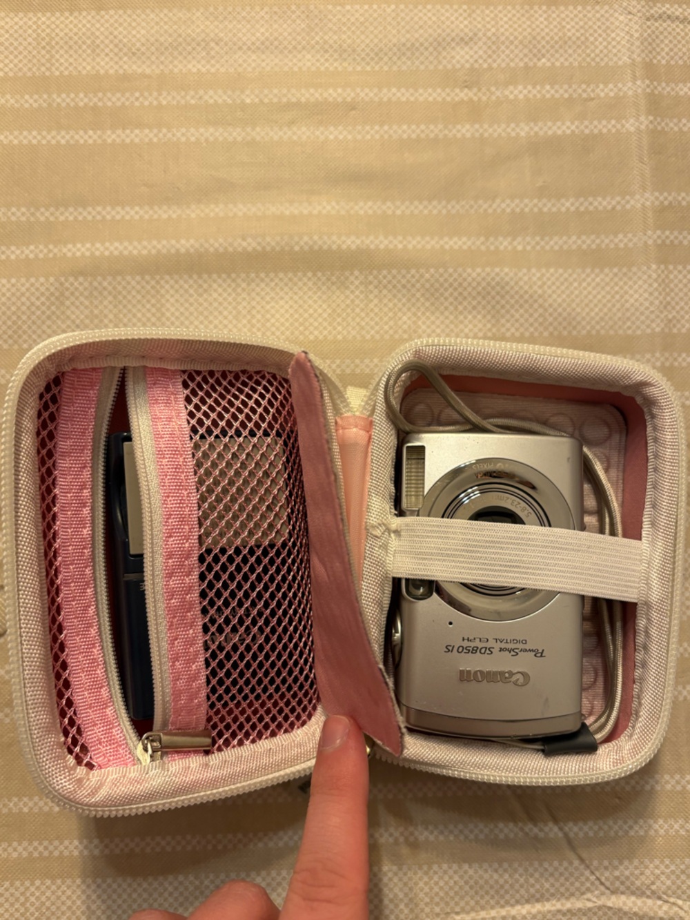 Canon PowerShot SD850 IS Silver Digital Camera - Picture 5 of 8